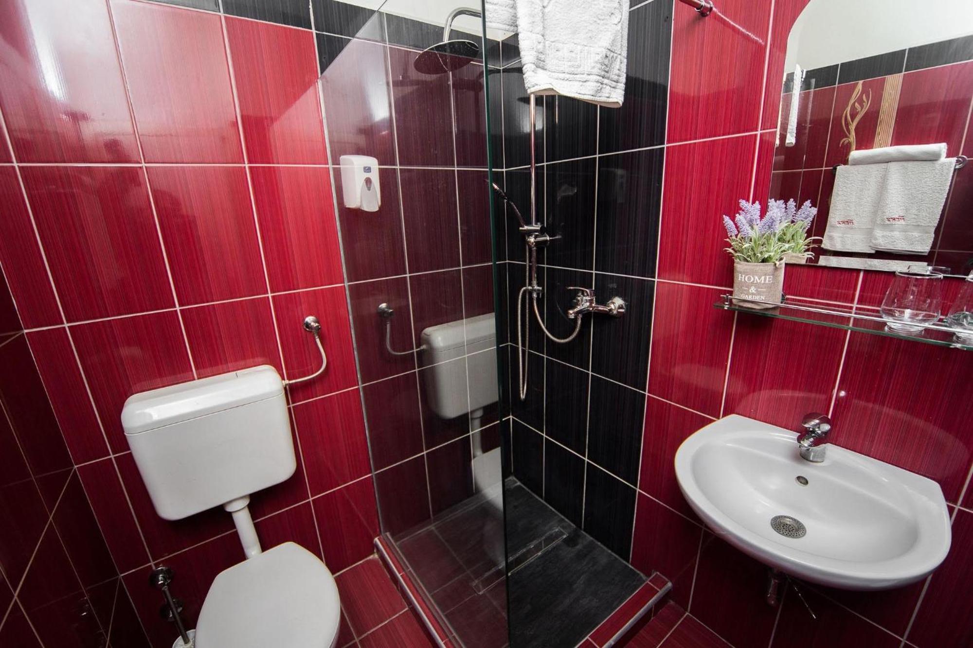 Hostel Herz Μπάνια Λούκα Εξωτερικό φωτογραφία